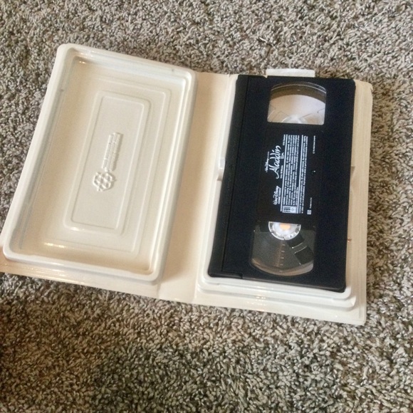 🎥 Walt Disney Aladdin on VHS 📼 - Picture 5 of 7